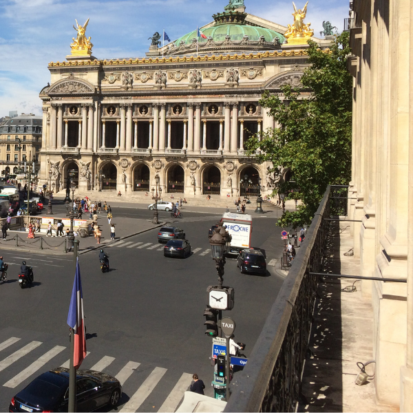 mon studio de coaching en prise de parole en public est situé place de l'Opéra à Paris France